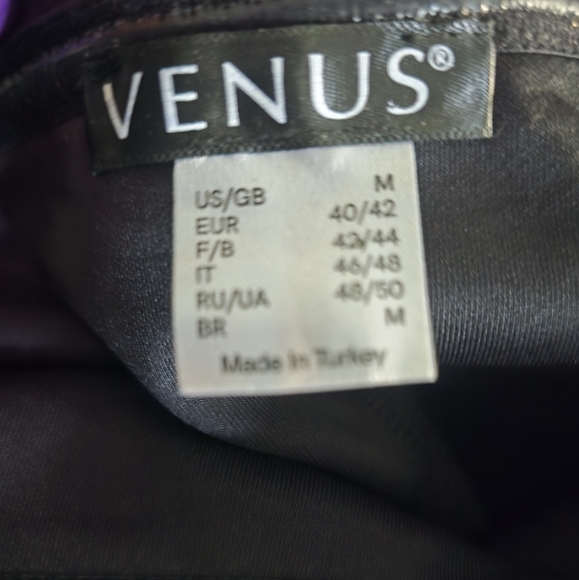 Little black Venus cocktail dress with ruffle detail size Medium - Picture 4 of 6